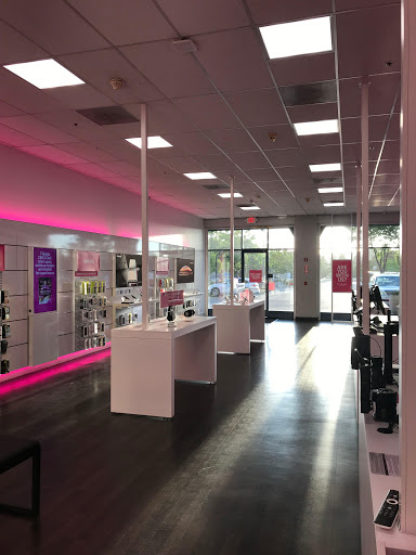 Cell Phone Store «T-Mobile», reviews and photos, 4515 Rosewood Dr STE 400, Pleasanton, CA 94588, USA