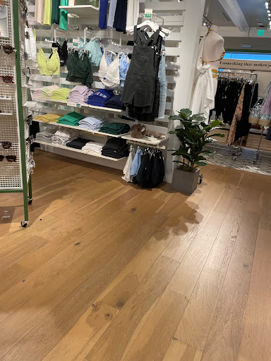 Clothing Store «AEO & Aerie Store», reviews and photos, 825 Dulaney Valley Rd #116, Towson, MD 21204, USA