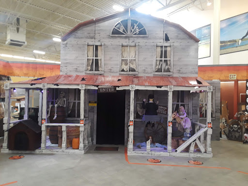 Pet Supply Store «Pet Club Elk Grove», reviews and photos, 8515 Bond Rd, Elk Grove, CA 95624, USA