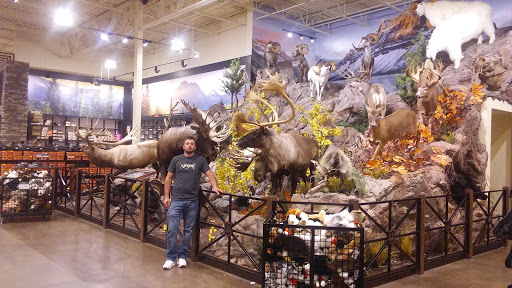 Outdoor Sports Store «Field & Stream», reviews and photos, 2000 N Neil St #2000b, Champaign, IL 61820, USA