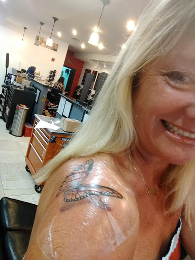 Tattoo Shop «Miami Tattoo Co.», reviews and photos, 1218 Washington Ave, Miami Beach, FL 33139, USA