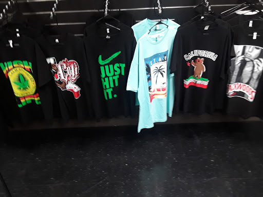 Tobacco Shop «AK SMOKE SHOP», reviews and photos, 5135 W Shaw Ave, Fresno, CA 93722, USA