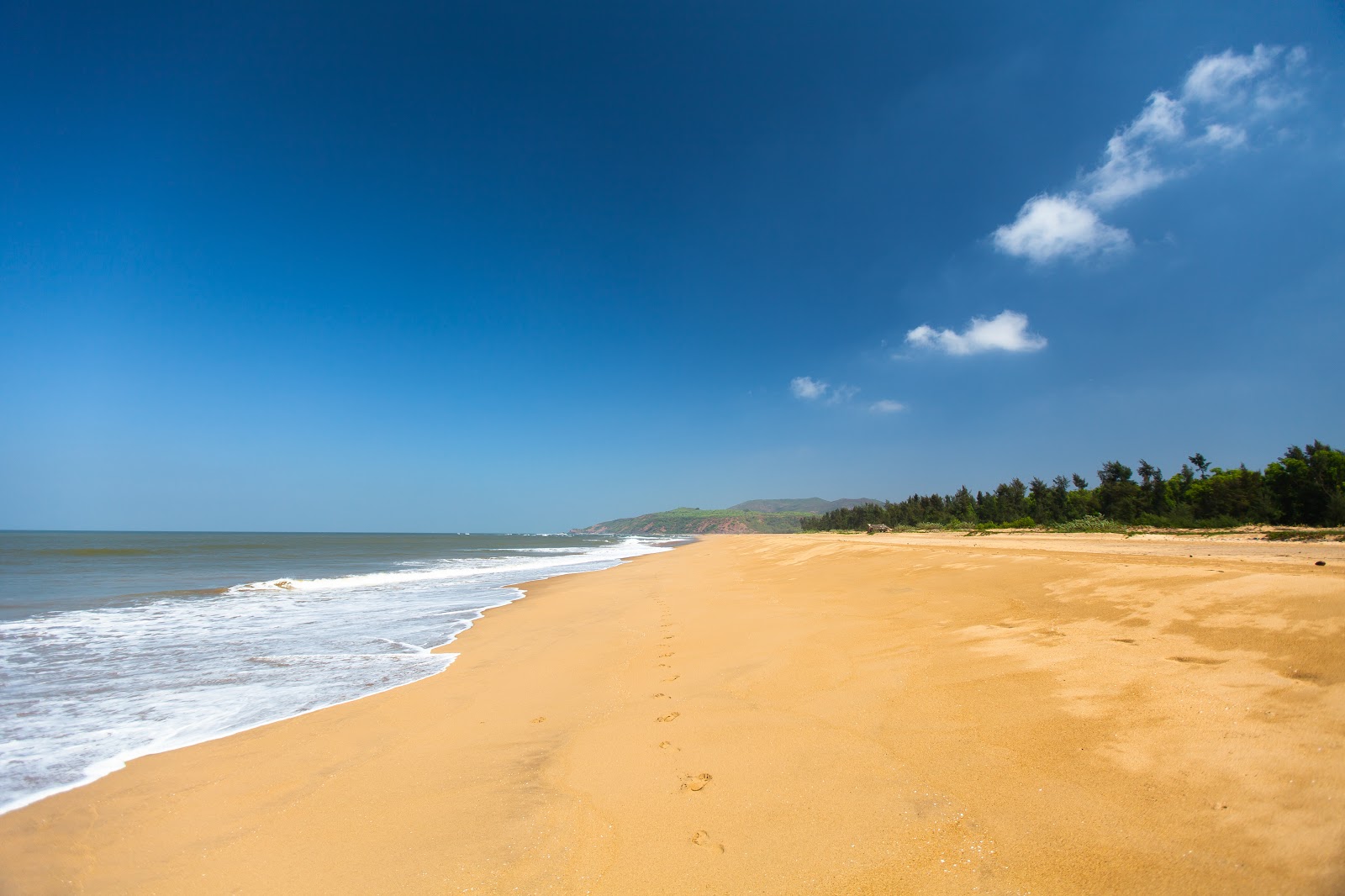 Fotografija Gangekolla beach z svetel pesek površino