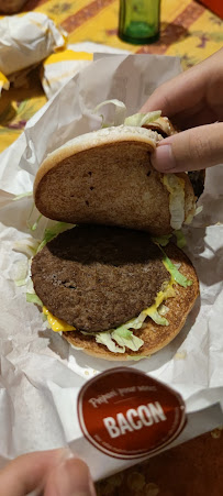 Cheeseburger du Restauration rapide McDonald's Espace 3000 à Hyères - n°10