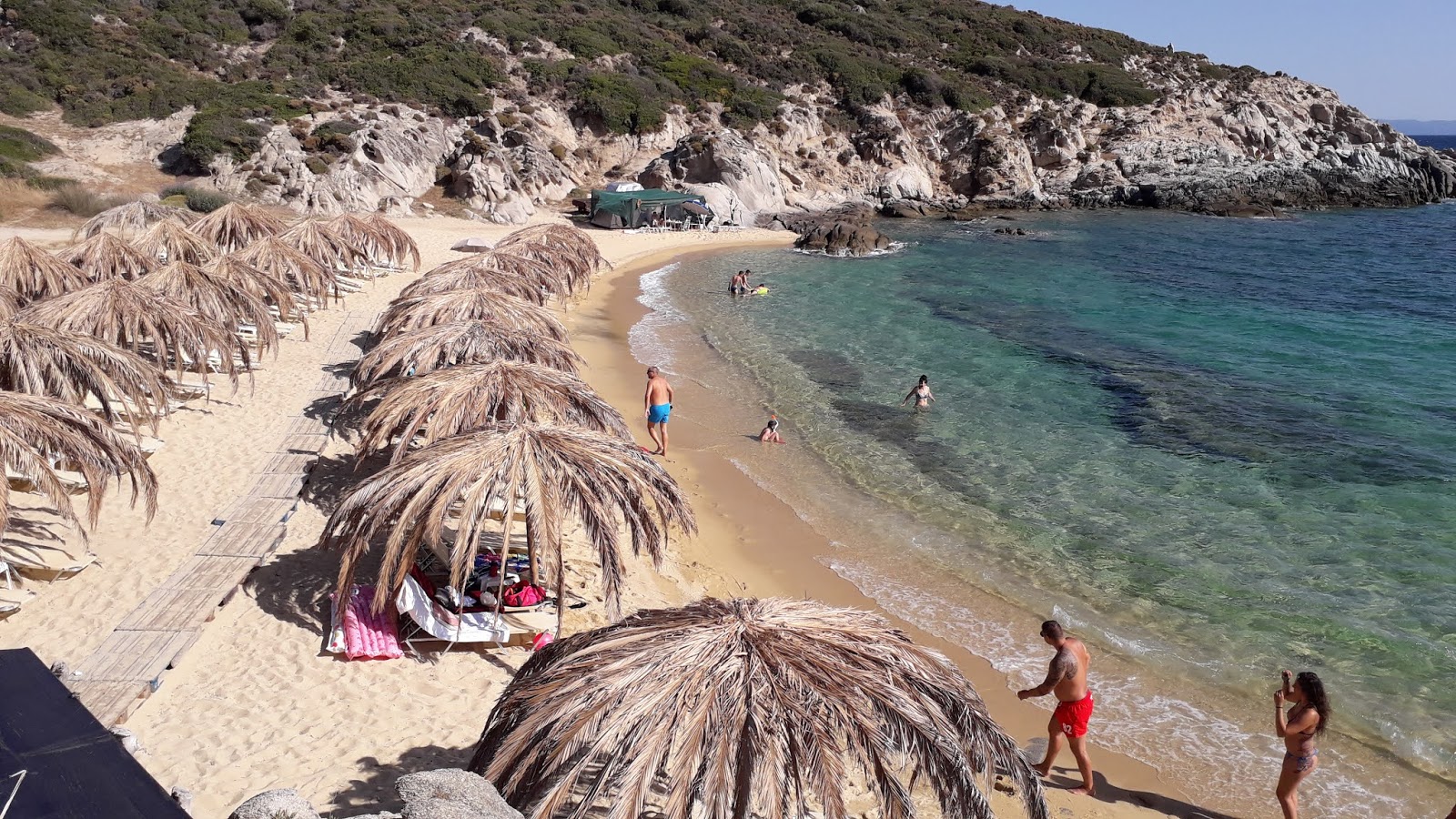 Foto di Tigania beach con una superficie del sabbia pura scura