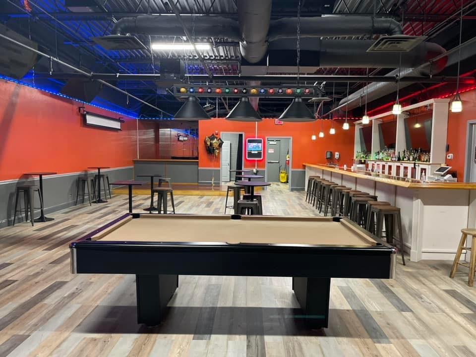 Bigg Willy's Bar & Grill 60484