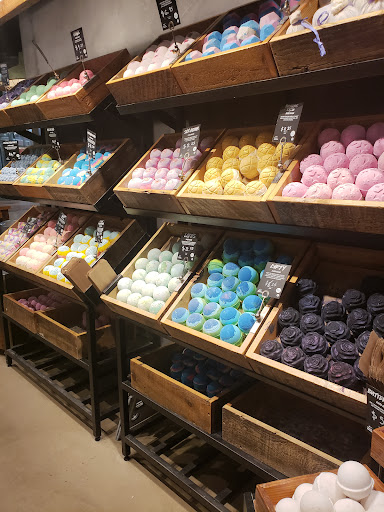 Cosmetics Store «Lush Cosmetics», reviews and photos, 104 Walden Galleria, Buffalo, NY 14225, USA