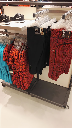 Stores to buy women's sportswear Amsterdam