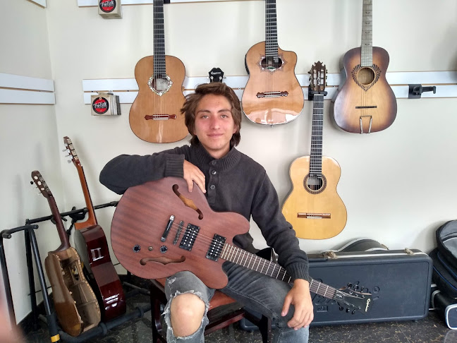 Opiniones de Guitarras Luthier Hugo Chiliquinga en Quito - Tienda de instrumentos musicales