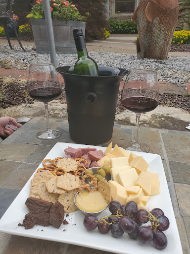 Winery «Wide River Winery - Tasting Room», reviews and photos, 106 N Cody Rd, Le Claire, IA 52753, USA