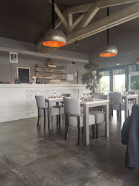 Atmosphère du Restaurant de fruits de mer Restaurant de L'Ile Benoist à Courseulles-sur-Mer - n°17