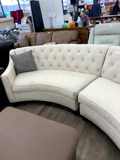 Discount Store «Bulldog Liquidators», reviews and photos, 2201 N Meridian St, Indianapolis, IN 46208, USA