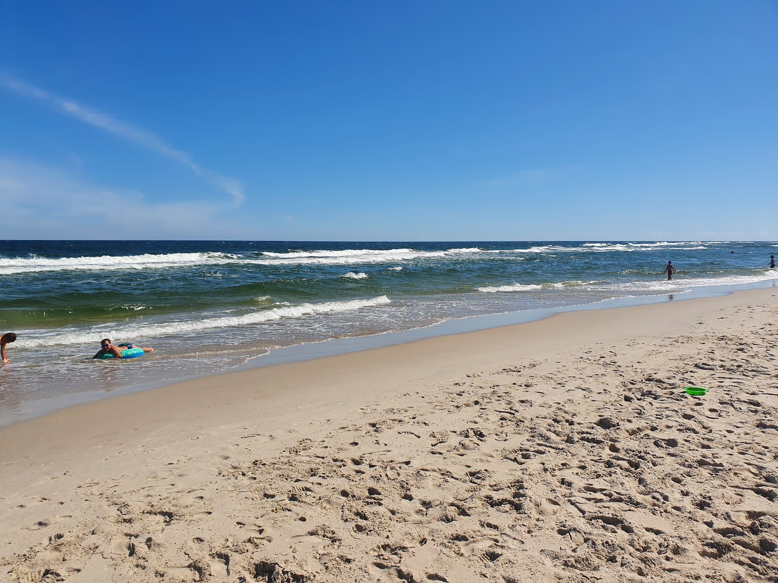 Foto de Jurata Beach - lugar popular entre os apreciadores de relaxamento