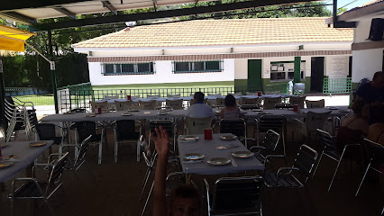 Información y opiniones sobre Bar – Piscina "El Tartiere" de Pepino