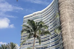 bal harbour image