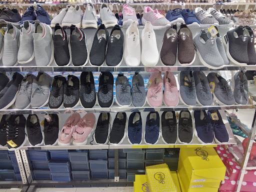 مركز عدنان للملابس الجاهزة 