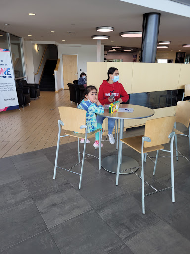 Mercedes Benz Dealer «Mercedes-Benz of Bellevue», reviews and photos, 11850 Bel-Red Rd, Bellevue, WA 98005, USA