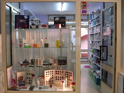 Rocío Martín. Productos Profesionales de Peluquería, Estética y Belleza. Galería Comercial Mercado de Abasto, C. José Nogales, s/n, local 14, 21200 Aracena, Huelva, España