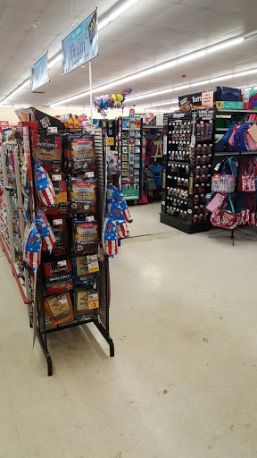 Dollar Store «FAMILY DOLLAR», reviews and photos, 401 E 5th St, Connersville, IN 47331, USA