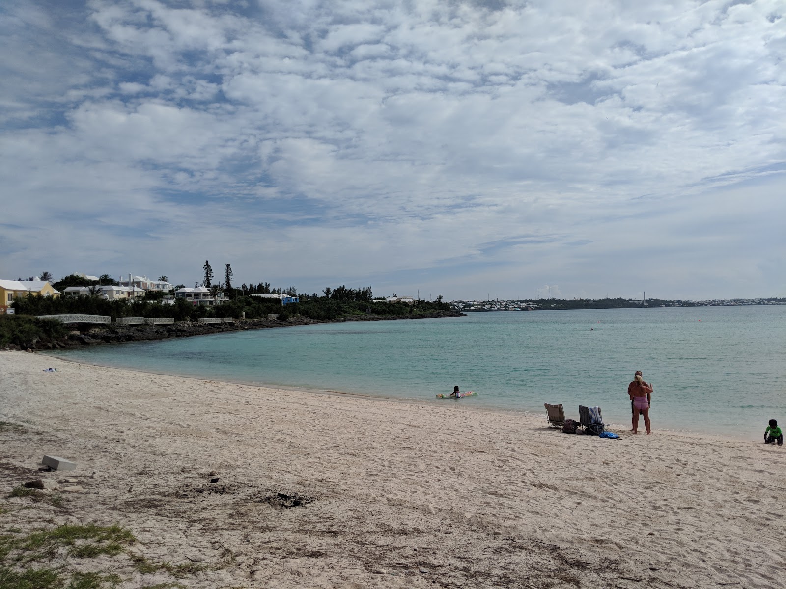 Foto van Shelly Bay Beach met turquoise puur water oppervlakte
