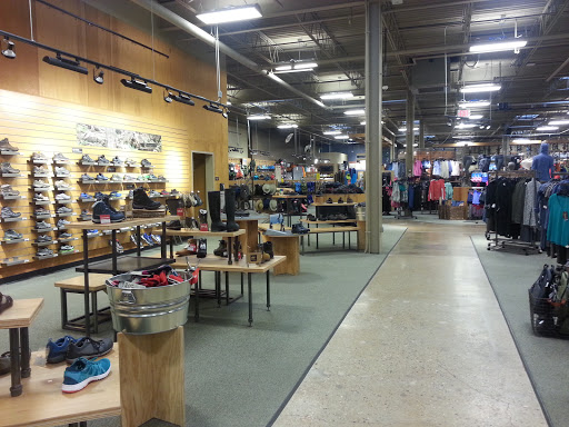 Camping Store «REI», reviews and photos, 1209 E Golf Rd, Schaumburg, IL 60173, USA