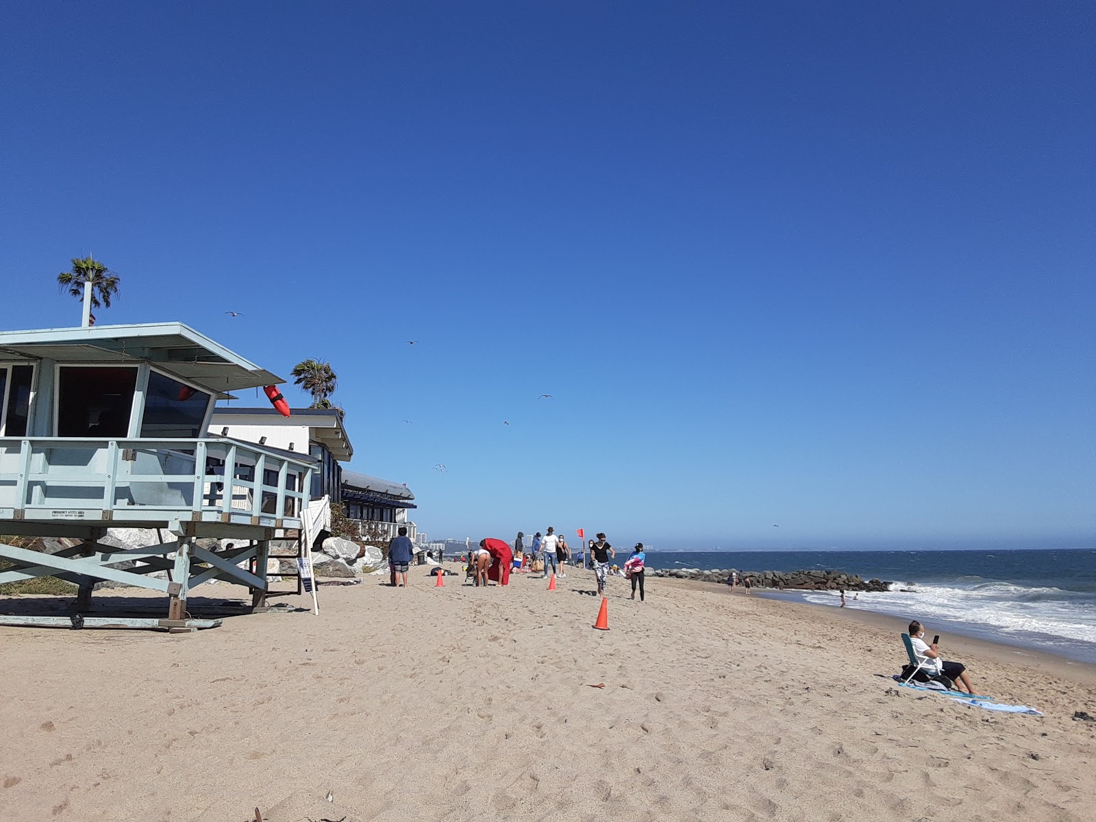 Castle Rock Beach的照片 带有明亮的沙子表面