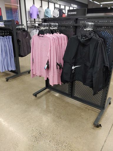 Sporting Goods Store «Nike Factory Store», reviews and photos, 1500 SE East Devils Lake Rd #105, Lincoln City, OR 97367, USA