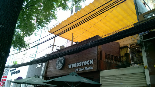 Woodstock Bar Live Music