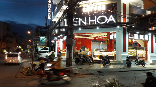 Nhà Hàng M & M Trống Đồng