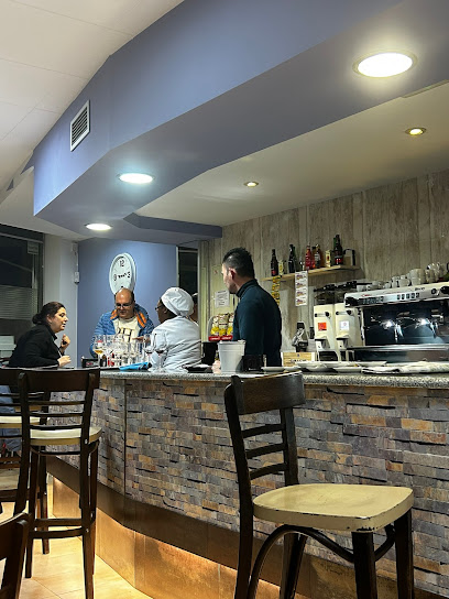 Cafe Bar La Resistencia - Rúa Venancio Senra, 52, Bajo, 27003 Lugo, Spain