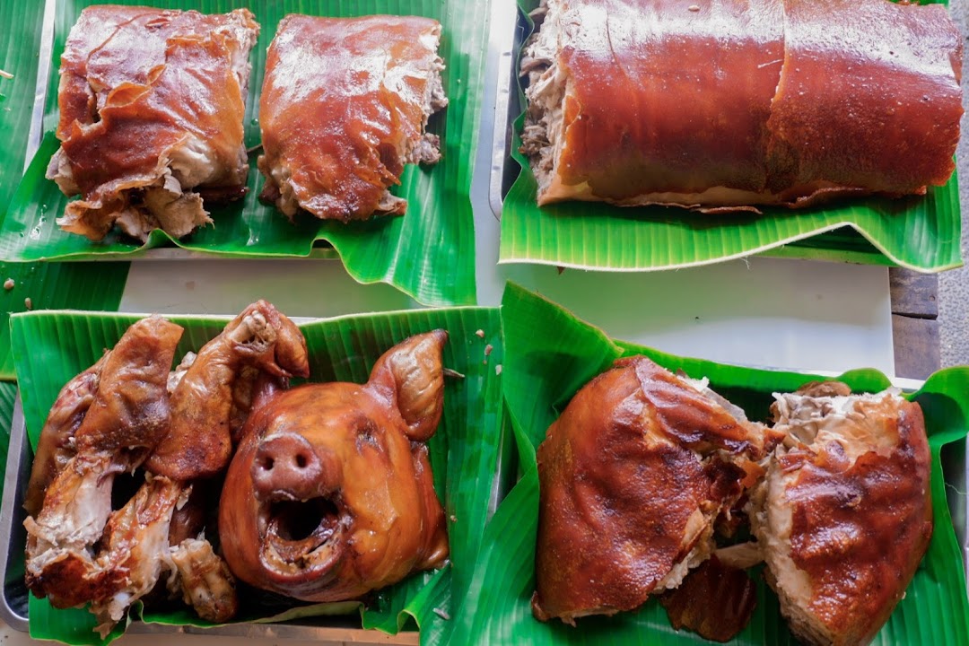 6Blings Lechon & Seafoods Gensan Lechon