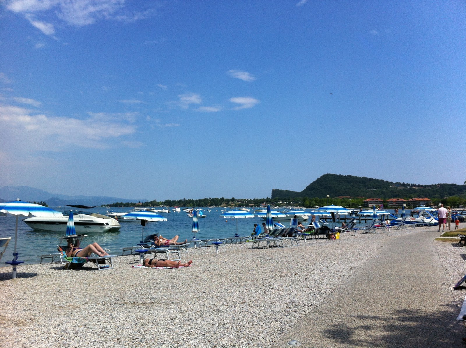 Foto von Spiaggia Romantica mit lange bucht