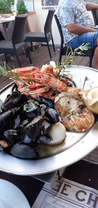 Produits de la mer du Restaurant de spécialités à base de poisson-pêcheur Le Chalut à Saint-Cyprien - n°6