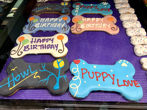 Pet Supply Store «Woof’s Dog Bakery and Holistic Pet Nutrition Center», reviews and photos, 1031 Chetco Ave, Brookings, OR 97415, USA