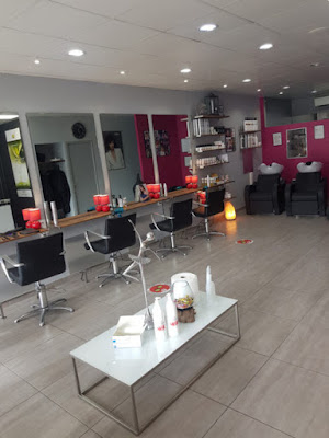 Salon de coiffure - Style Qréatifs - Nîmes à Nîmes