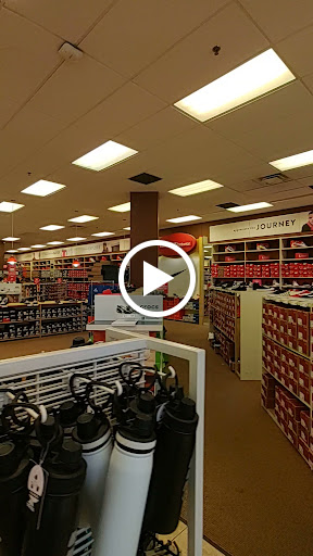 Shoe Store «Famous Footwear», reviews and photos, 1021 S Sutton Rd, Streamwood, IL 60107, USA