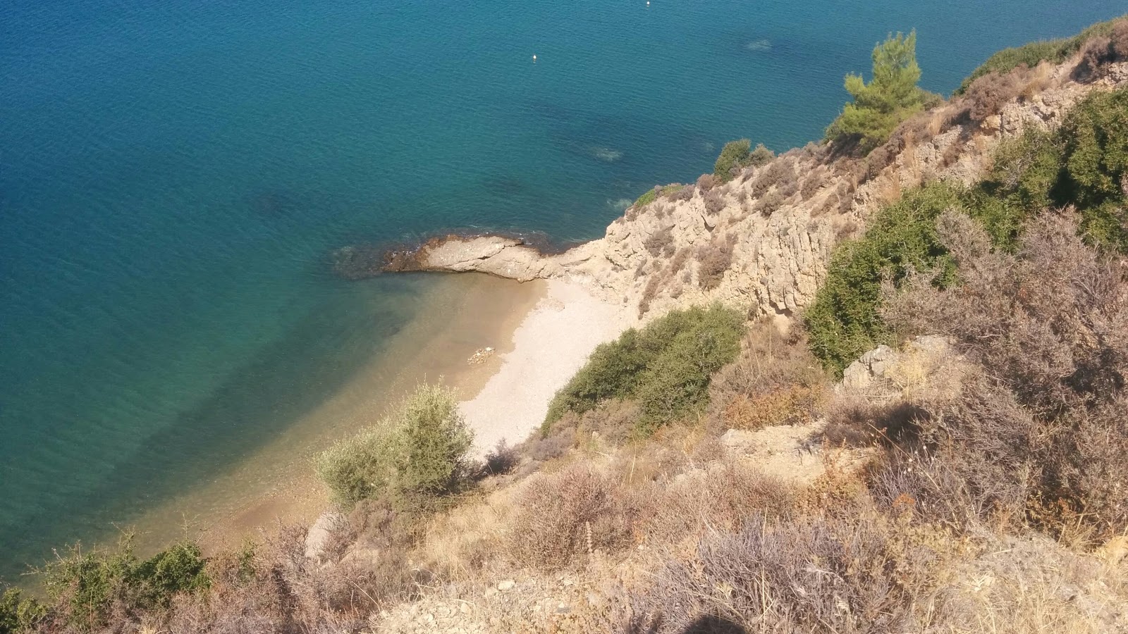 Foto av Vulos beach med turkos rent vatten yta