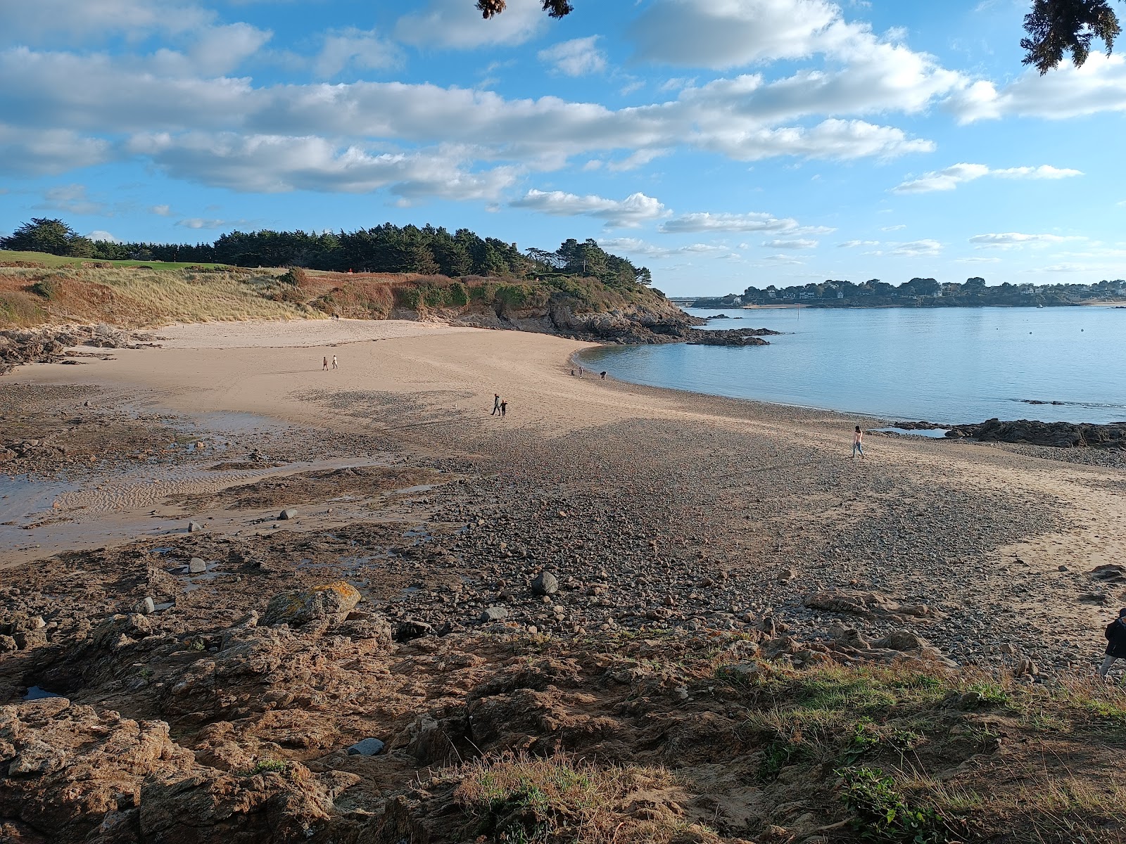 Foto von Plage du Perron mit geräumige küstenlinie