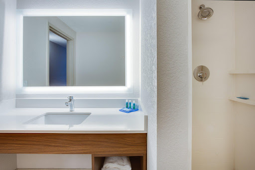 Hotel «Holiday Inn Express & Suites Tampa-Fairgrounds-Casino», reviews and photos, 8610 Elm Fair Blvd, Tampa, FL 33610, USA