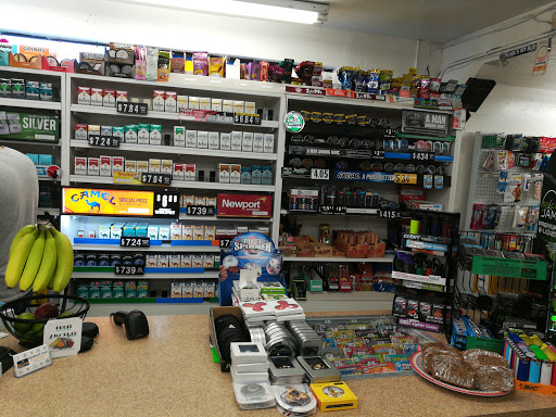 Supermarket «Memorial Beach Market», reviews and photos, 28 Healdsburg Ave, Healdsburg, CA 95448, USA