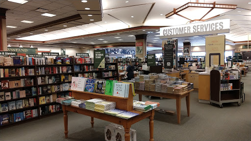 Book Store «Barnes & Noble Booksellers Maple Grove», reviews and photos, 8040 Wedgewood Ln N, Maple Grove, MN 55369, USA