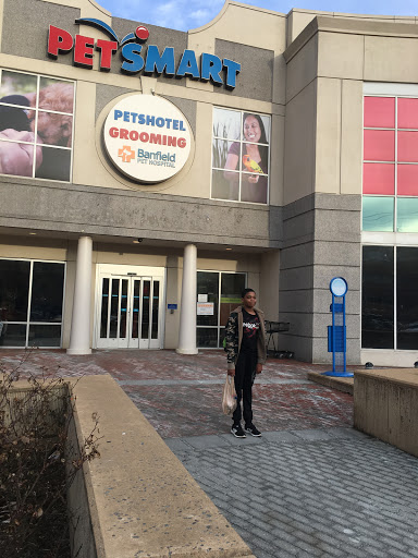 Pet Supply Store «PetSmart», reviews and photos, 6800 Wisconsin Ave, Bethesda, MD 20815, USA