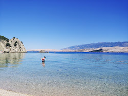 Foto von Delfinka beach und seine wunderschöne Landschaft