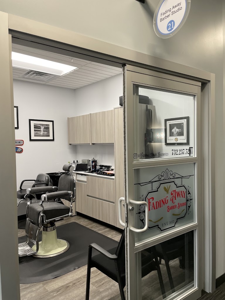 Fading Away Barber Studio 07719
