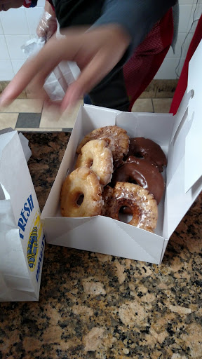 Donut Shop «Donut Hut», reviews and photos, 910 E Grauwyler Rd, Irving, TX 75061, USA