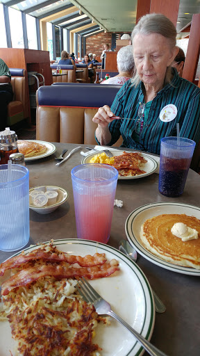 Shopping Mall «Tuskatella Shopping Center», reviews and photos, 1344 N Tustin St, Orange, CA 92867, USA