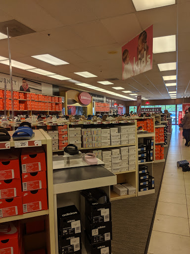 Shoe Store «Famous Footwear», reviews and photos, 211 NE Englewood Rd, Kansas City, MO 64118, USA