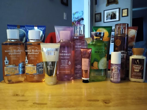 Beauty Supply Store «Bath & Body Works», reviews and photos, 131 Alton Square, Alton, IL 62002, USA