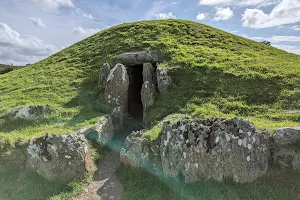 Bryn Celli Ddu Burial Chamber image