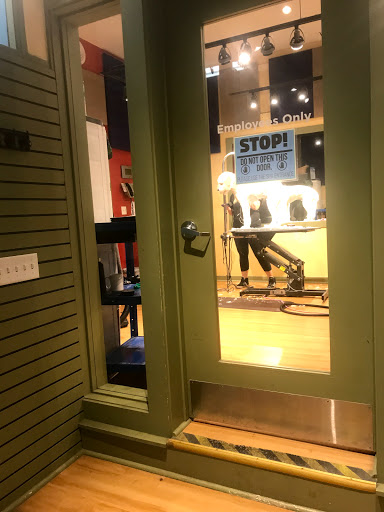 Pet Supply Store «Brookside Barkery & Bath», reviews and photos, 118 W 63rd St, Kansas City, MO 64113, USA